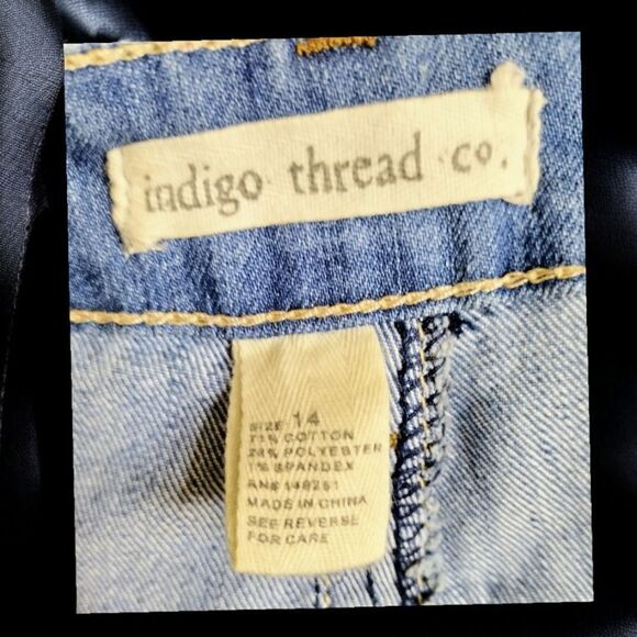 INDIGO THREAD CROP JEANS SIZE 14 Distressed - Picture 7 of 10